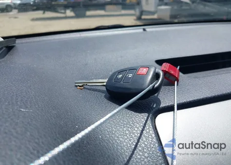 2018 Toyota Rav4 Xle z USA, uszkodzony, nr VIN 2T3RFREV3JW705418